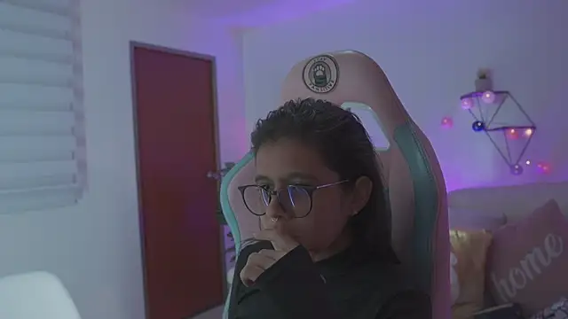 megan ssmith  online show from 11/12/25, 09:25