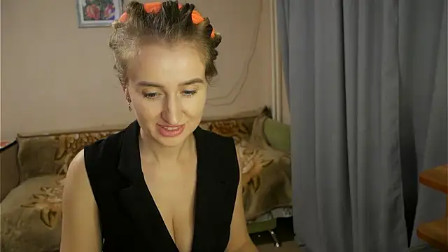 Sophiloren online show from 01/21/25, 06:45