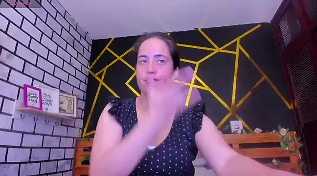 Snapshot of kathina_giraldo chatting on 12/12/24, 01:39 kathina giraldo online show from 12/12/24, 01:39