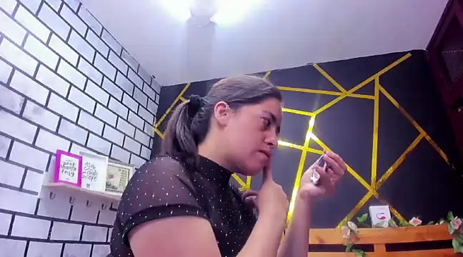 Snapshot of kathina_giraldo chatting on 12/24/24, 02:01 kathina giraldo online show from 12/24/24, 02:01