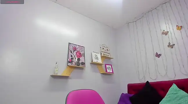 Snapshot of kathina_giraldo chatting on 01/17/25, 12:52 kathina giraldo online show from 01/17/25, 12:52