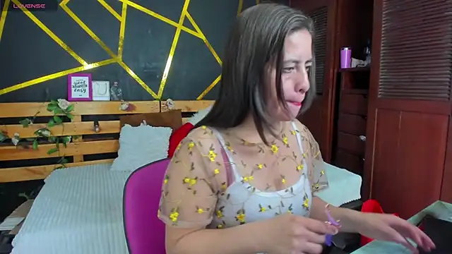 Snapshot of kathina_giraldo chatting on 10/20/25, 01:00 kathina giraldo online show from 10/20/25, 01:00