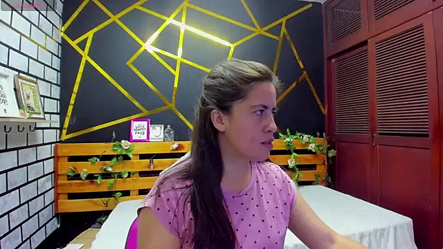 Snapshot of kathina_giraldo chatting on 10/22/25, 01:00 kathina giraldo online show from 10/22/25, 01:00