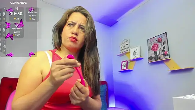 Snapshot of kathina_giraldo chatting on 10/26/25, 02:12 kathina giraldo online show from 10/26/25, 02:12