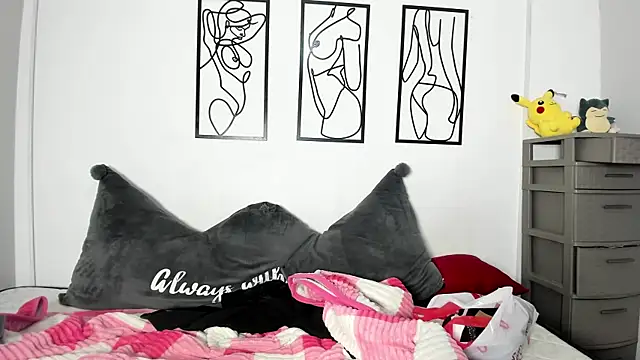 RubyPirsso18 online show from 05/05/26, 07:33