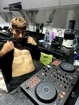 oliver Lz online show from 10/11/25, 02:55