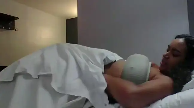 Snapshot of cinnaminnie chatting on 01/03/25, 05:31 cinnaminnie online show from 01/03/25, 05:31