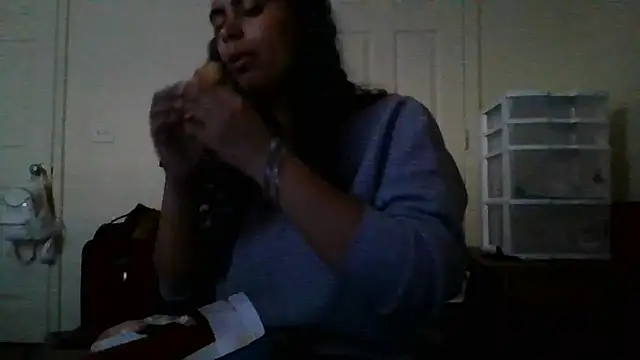 Snapshot of cinnaminnie chatting on 01/17/25, 09:28 cinnaminnie online show from 01/17/25, 09:28