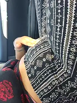 Snapshot of cinnaminnie chatting on 02/26/25, 06:21 cinnaminnie online show from 02/26/25, 06:21