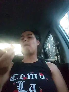 Snapshot of cinnaminnie chatting on 03/04/25, 11:43 cinnaminnie online show from 03/04/25, 11:43