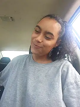 Snapshot of cinnaminnie chatting on 03/13/25, 05:28 cinnaminnie online show from 03/13/25, 05:28