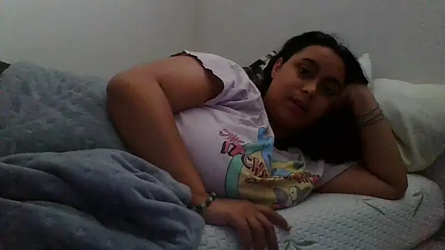 Snapshot of cinnaminnie chatting on 10/18/25, 03:35 cinnaminnie online show from 10/18/25, 03:35