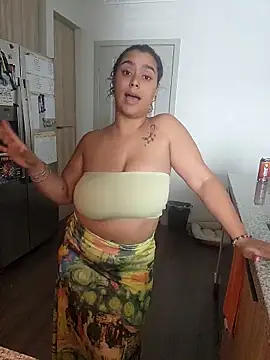 Snapshot of cinnaminnie chatting on 11/05/25, 08:42 cinnaminnie online show from 11/05/25, 08:42