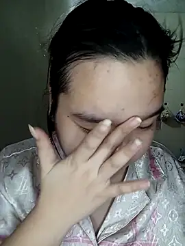 Thomgdee online show from 10/22/25, 01:39