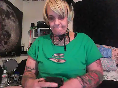 Snapshot of Hunniebunnie78 chatting on 06/14/26, 06:48 Hunniebunnie78 online show from 06/14/26, 06:48