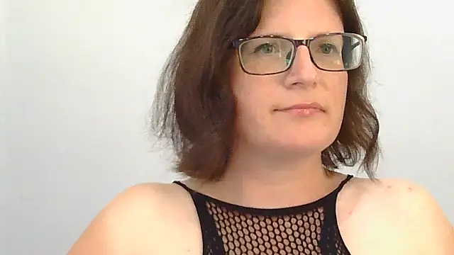 Snapshot of CrimsonMistress chatting on 03/09/25, 05:00 CrimsonMistress online show from 03/09/25, 05:00