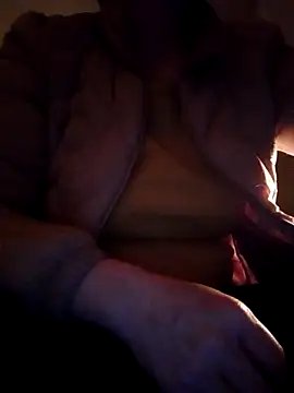 JasminePham online show from 12/20/24, 11:47