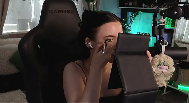 KiraLiLime online show from 11/16/25, 10:54