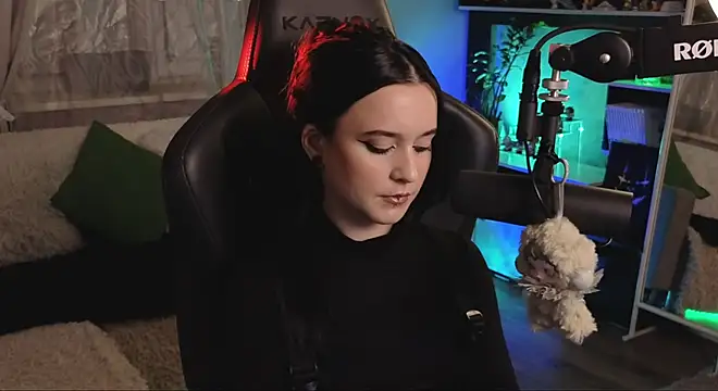 KiraLiLime online show from 11/28/25, 04:31