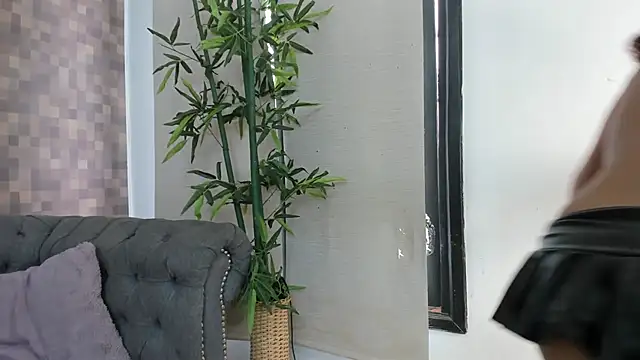 nataly velez online show from 10/27/25, 01:59