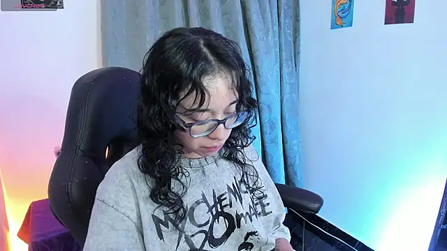 Snapshot of indra_cam chatting on 05/28/26, 03:37 indra cam online show from 05/28/26, 03:37