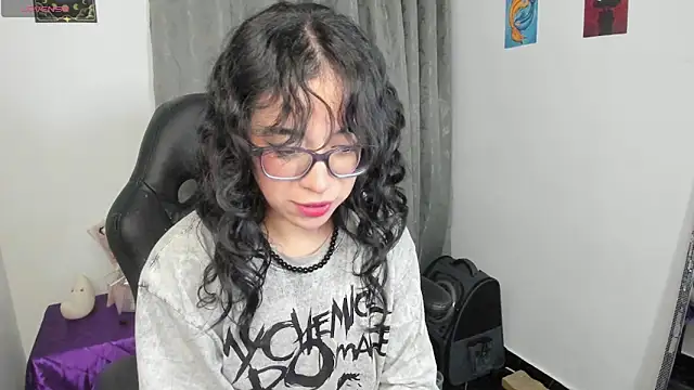 Snapshot of indra_cam chatting on 05/31/26, 03:04 indra cam online show from 05/31/26, 03:04