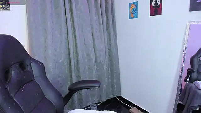 Snapshot of indra_cam chatting on 06/02/26, 05:09 indra cam online show from 06/02/26, 05:09