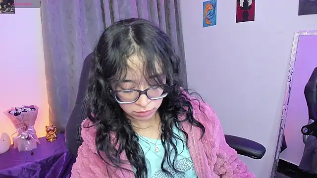 Snapshot of indra_cam chatting on 06/03/26, 04:15 indra cam online show from 06/03/26, 04:15