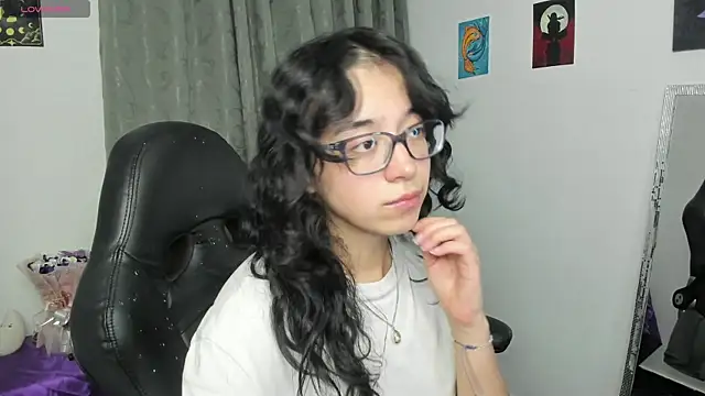 Snapshot of indra_cam chatting on 06/05/26, 06:31 indra cam online show from 06/05/26, 06:31