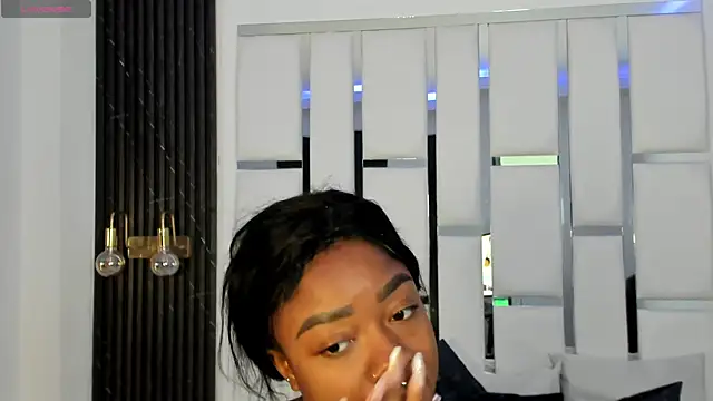 mia schwarz online show from 12/14/24, 12:23