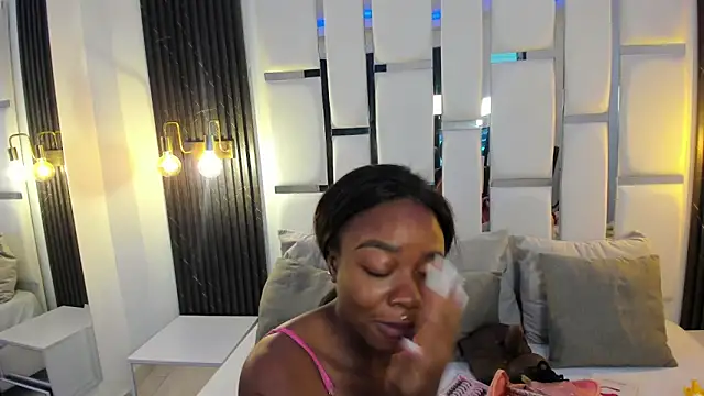 mia schwarz online show from 10/08/25, 10:07