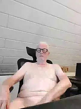 Greyhound70 online show from 09/25/25, 07:56