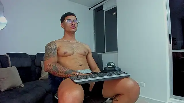 Snapshot of davis_alx1 chatting on 12/03/24, 11:24 davis alx1 online show from 12/03/24, 11:24