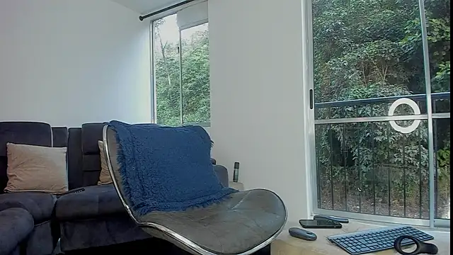 Snapshot of davis_alx1 chatting on 12/14/24, 10:39 davis alx1 online show from 12/14/24, 10:39