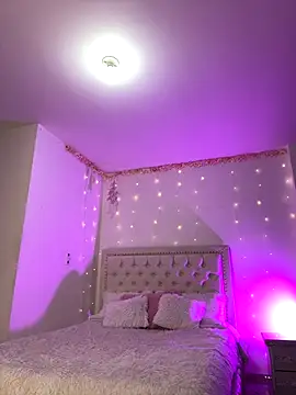 Snapshot of itsmadely chatting on 10/22/25, 03:07 itsmadely online show from 10/22/25, 03:07