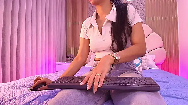 aisha sh online show from 11/01/25, 11:56