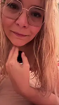 EmyLana online show from 12/14/25, 08:20