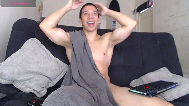 Snapshot of ethan_noir chatting on 11/14/25, 01:10 ethan noir online show from 11/14/25, 01:10