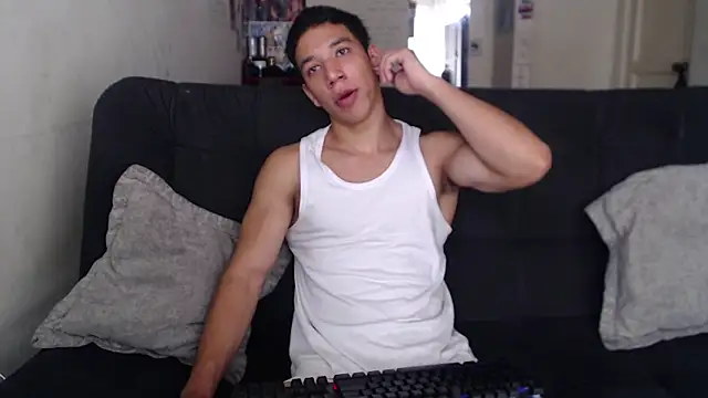 Snapshot of ethan_noir chatting on 12/22/25, 04:04 ethan noir online show from 12/22/25, 04:04