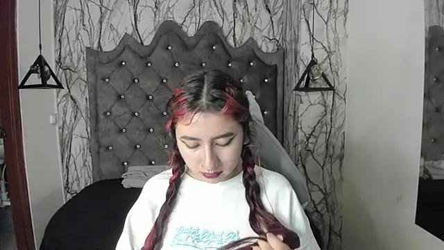 larissa01  online show from 03/01/25, 03:21