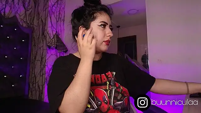 larissa01  online show from 10/04/25, 03:26