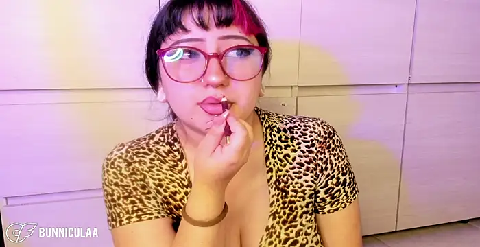 larissa01  online show from 04/03/26, 10:41