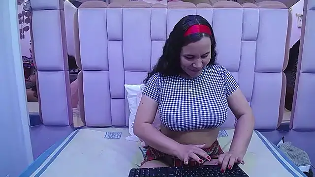 Snapshot of Saylor_Lee22 chatting on 05/06/26, 03:24 Saylor Lee22 online show from 05/06/26, 03:24