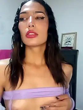 Snapshot of Lanna_hott_ chatting on 03/15/25, 10:33 Lanna hott  online show from 03/15/25, 10:33