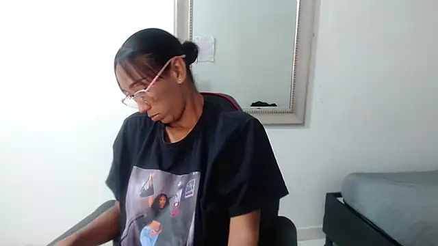 Snapshot of ZashaRomero chatting on 12/10/24, 03:52 ZashaRomero online show from 12/10/24, 03:52