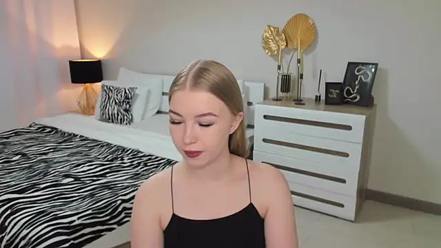 shy  lady online show from 03/11/25, 06:30