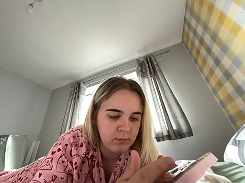 Snapshot of princess_blondex chatting on 06/03/26, 02:44 princess blondex online show from 06/03/26, 02:44