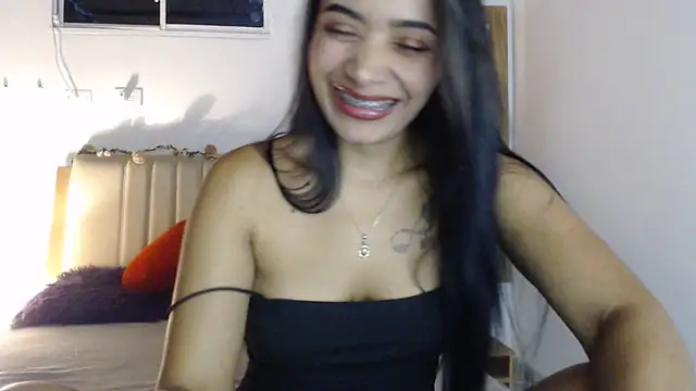 Snapshot of sabrina_brunette chatting on 06/19/26, 04:28 sabrina brunette online show from 06/19/26, 04:28
