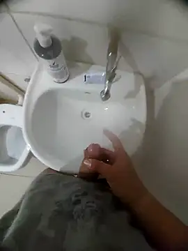 Snapshot of AVENTUREIRO22cm chatting on 09/24/25, 03:10 AVENTUREIRO22cm online show from 09/24/25, 03:10