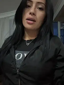 Snapshot of Sara_luna_ chatting on 01/11/25, 11:24 Sara luna online show from 01/11/25, 11:24